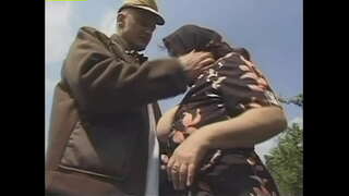 Grannies ከዚህ countryside