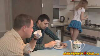 Excitat petite teen încornorați soțul ei