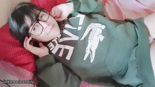 Teen ragazza si tocca la figa