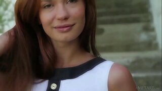 Gyönyörű Európai tini Carolizi a bolondozást kültéri Gyönyörű Európai tini Carolizi a bolondozást kültéri