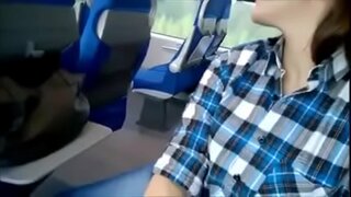 Veljentytär tyttö niellä