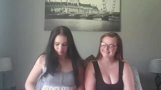 Katta boobs chekish sigaret vs kichik