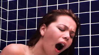 Në Dush, Ajo e Pyeti për Dick në Gomar!!!